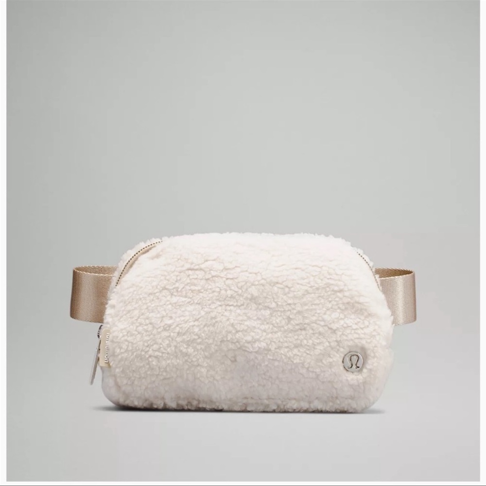 Lululemon | Everywhere 1L Belt Bag - Sherpa Fleece